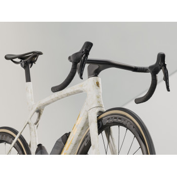 Madone SLR 9 Gen 8 Era White/Supernova Marble