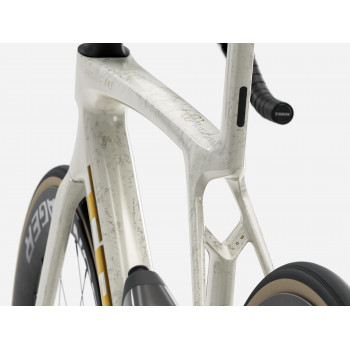 Madone SLR 7 AXS Era White/Supernova Marble