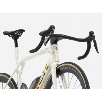 Madone SLR 7 AXS Era White/Supernova Marble