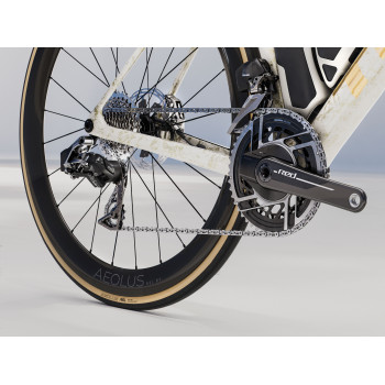 Madone SLR 9 AXS Gen 8 Era White/Supernova Marble