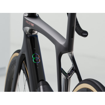 Madone SLR 9 Gen 8 Matte Carbon Smoke/Prismatic Pearl