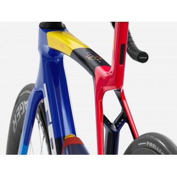 Madone SLR 7 AXS Team Replica