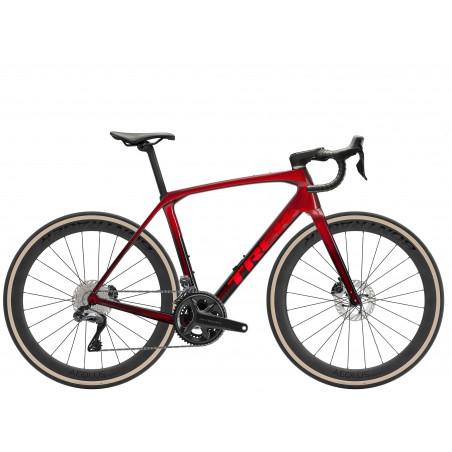 Domane SLR 7 Gen 4 Metallic Red Smoke to Red Carbon Smoke