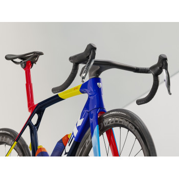 Madone SLR 9 AXS Gen 8 Team Replica