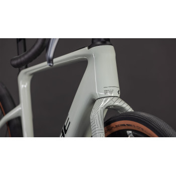 CUBE Nuroad Hybrid C:62 Race 400X reedbeige´n´black 2026