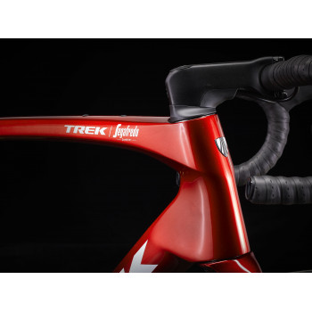 Domane SLR 9 Gen 4 METALLIC RED SMOKE TO BLUE SMOKE FADE