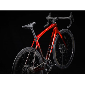 Domane SLR 9 Gen 4 METALLIC RED SMOKE TO RED CARBON SMOKE