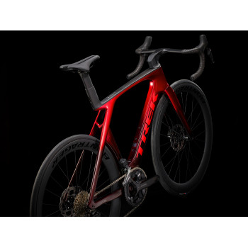 Madone SLR 6 Gen 7 METALLIC RED SMOKE TO RED CARBON SMOKE