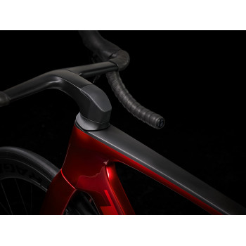 Madone SLR 6 Gen 7 METALLIC RED SMOKE TO RED CARBON SMOKE