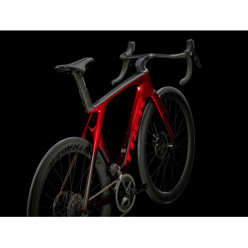 Madone SLR 6 AXS Gen 7 METALLIC RED SMOKE TO RED CARBON SMOKE