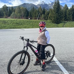 🚴‍♂️👧 S mojou najmladšou dcérou v Tatrách na biku! 👧🚴‍♀️

Tento týždeň sme si s mojou najmladšou dcérkou užili nádherný cyklovýlet v Tatrách. 

Prechádzky po tatranských cestičkách a nádherné výhľady. Je úžasné vidieť, ako sa z nej stáva malá cyklistka, ktorá sa už teší na ďalšie výlety.

Tatry sú skvelé miesto pre rodinné výjazdy na bicykli, kde si každý nájde svoju obľúbenú trasu.

🌐 www.dolomitybike.sk

#DolomityBikeNitra #RodinnýVýlet #Cyklistika #Tatry #DcéraNaBiku #SpoločnéChvíle #Nitra #CyklistickýObchod #Eshop #RadosťZJazdy